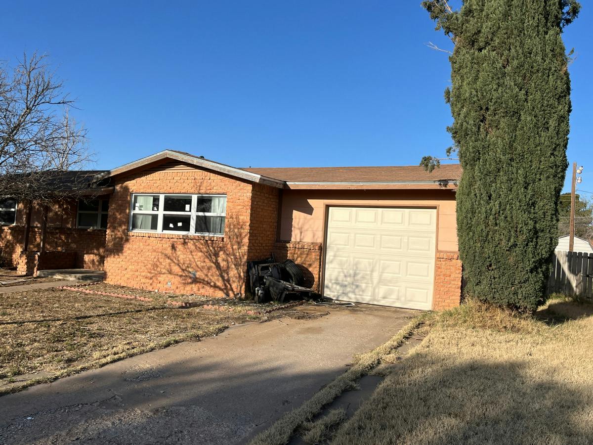 Clinton Ave, Odessa, TX 79762