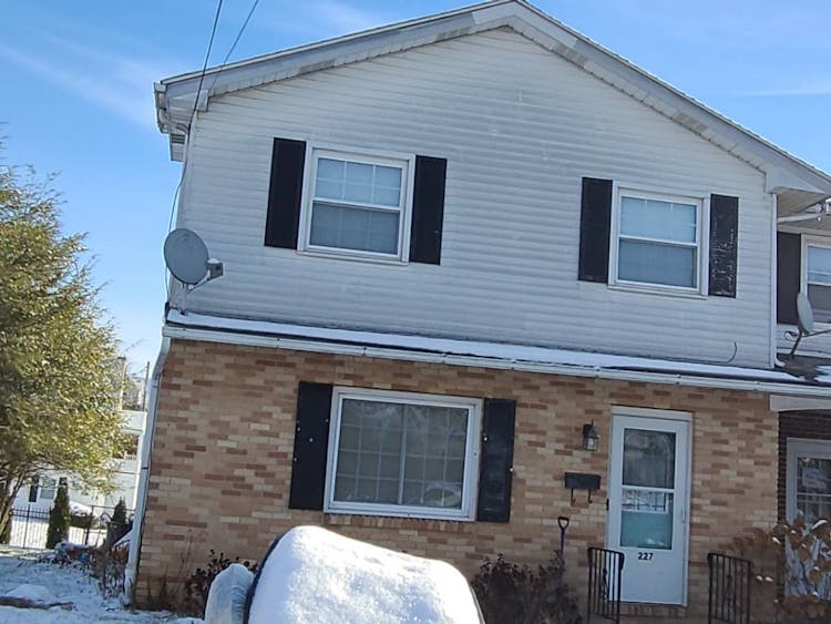 227 N 8th St Bangor, PA 18013, Northampton County