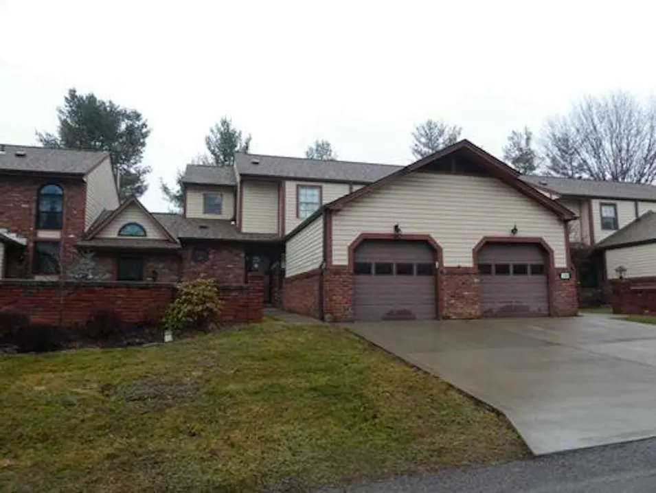 1110 Valleyview Dr Lawrence, PA 15055, Washington County