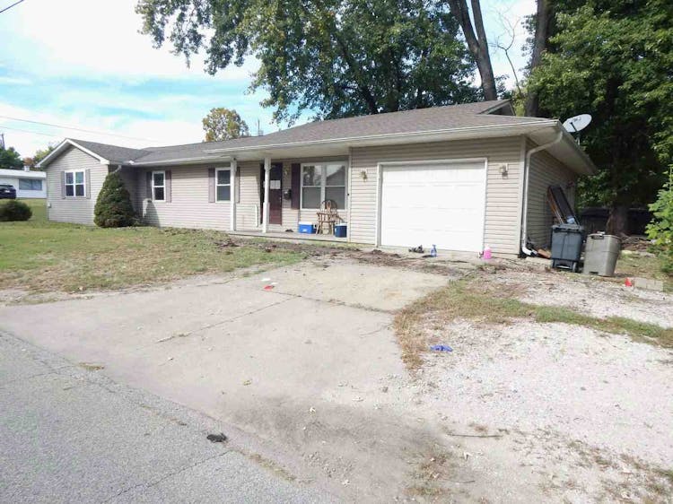 302 W Maple St Washington, IN 47501, Daviess County