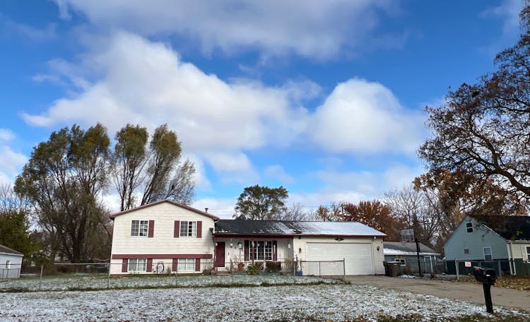 322 W Columbia Ave Pontiac, MI 48340, Oakland County