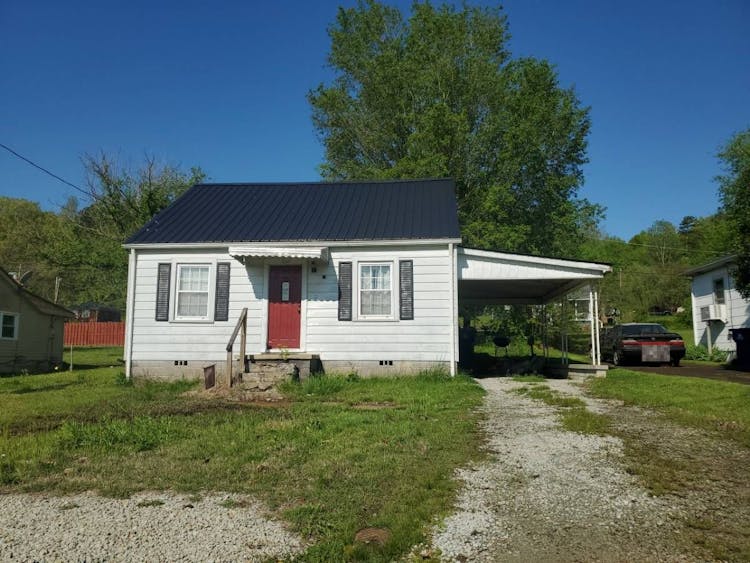 626 S Main St Waynesboro, TN 38485, Wayne County