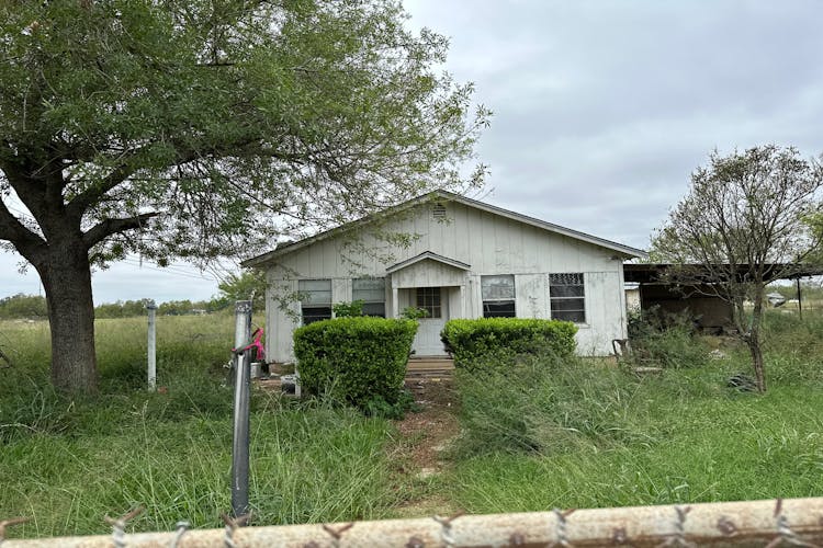 1520 County Road 2005, Pearsall, TX, 78061, USA