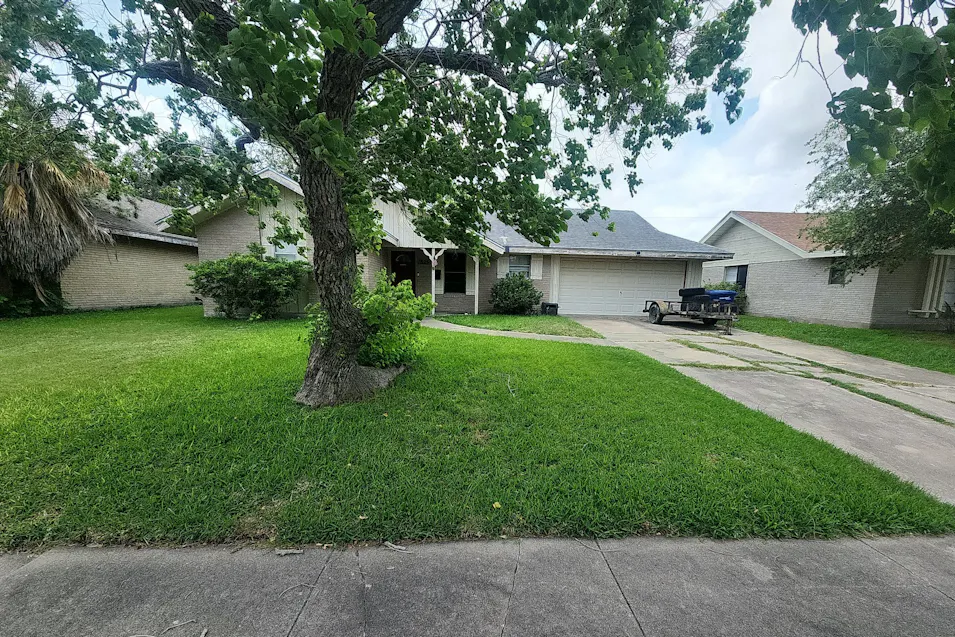 825 Crestview Dr Corpus Christi, TX 78412, Nueces County