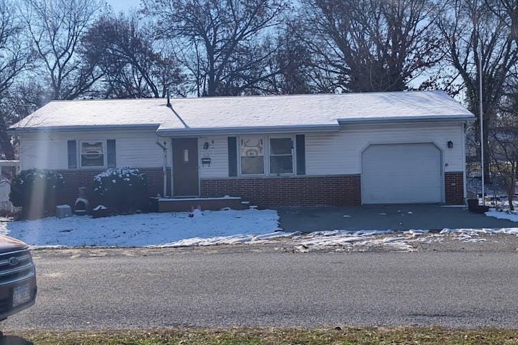 502 W Marion St Newton, IL 62448, Jasper County