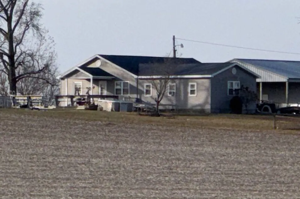 252 Sapphire Lane Clay City, IL 62824, Clay County