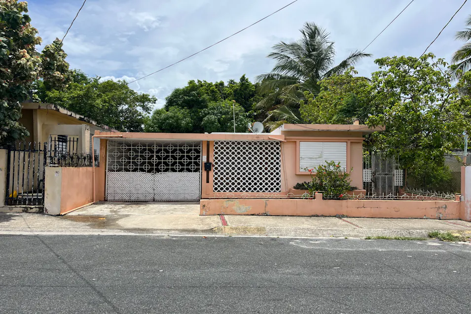 J-40 Ramon Quinones St Carolina, PR 00979, Carolina County