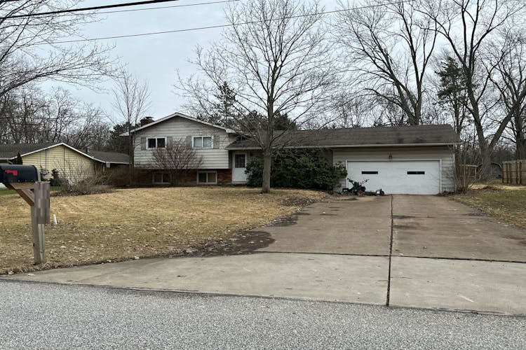 7421 Demshar Dr Mentor, OH 44060, Lake County