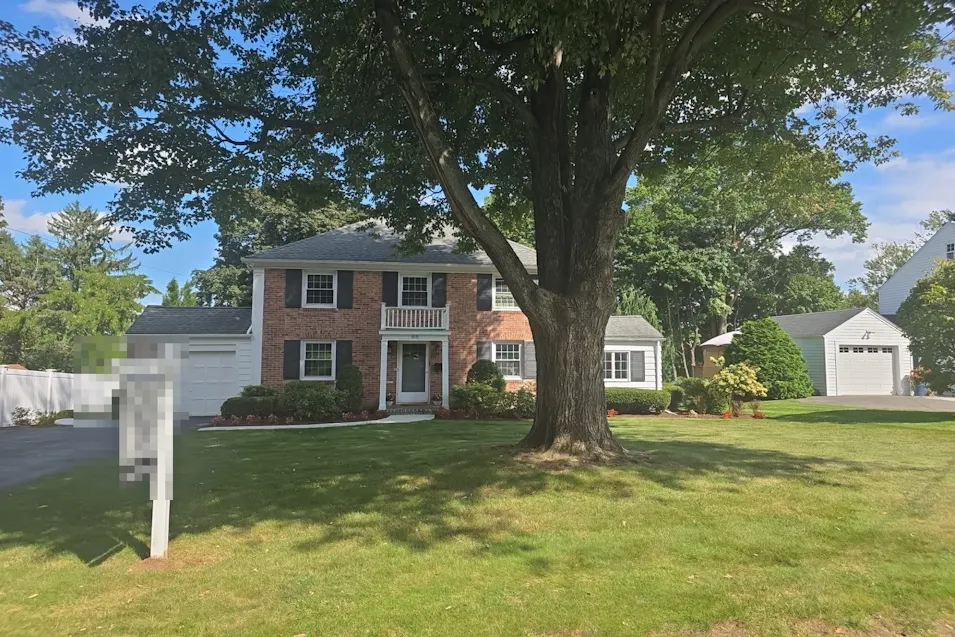 68 Farmingdale Rd Wethersfield, CT 06109, Hartford County