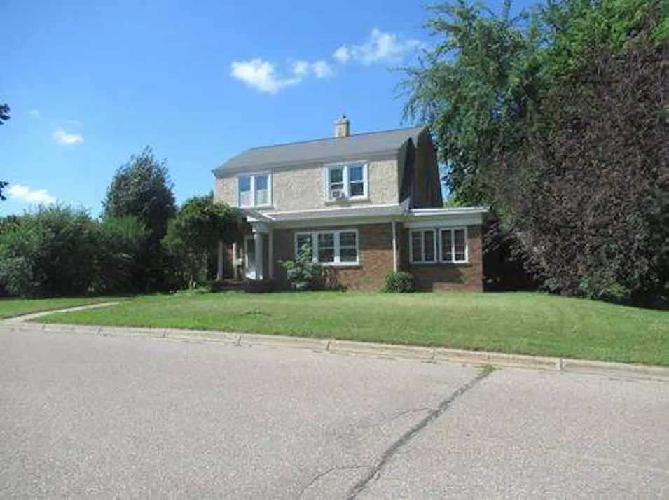 29 McLeod Avenue NE Hutchinson, MN 55350, McLeod County