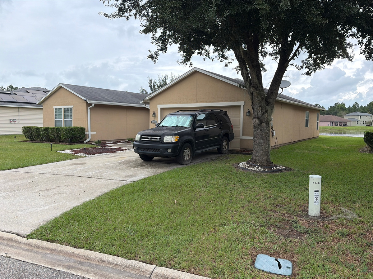 2419 Eisner Dr photo 2