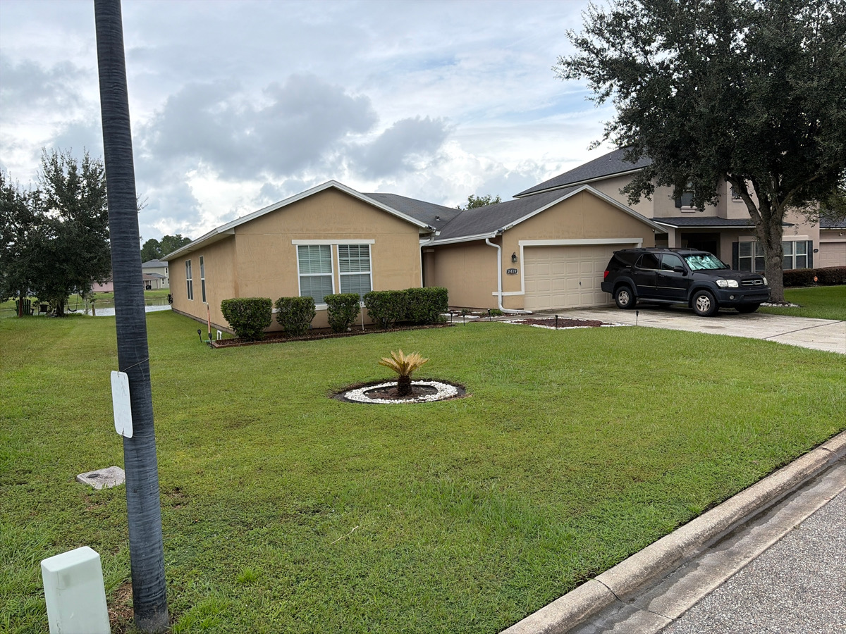2419 Eisner Dr photo 3
