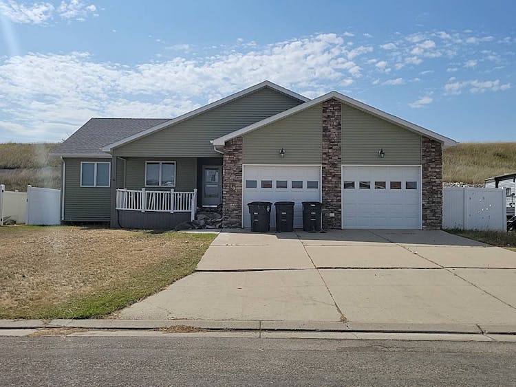 19 Robert St Burlington, ND 58722, Ward County