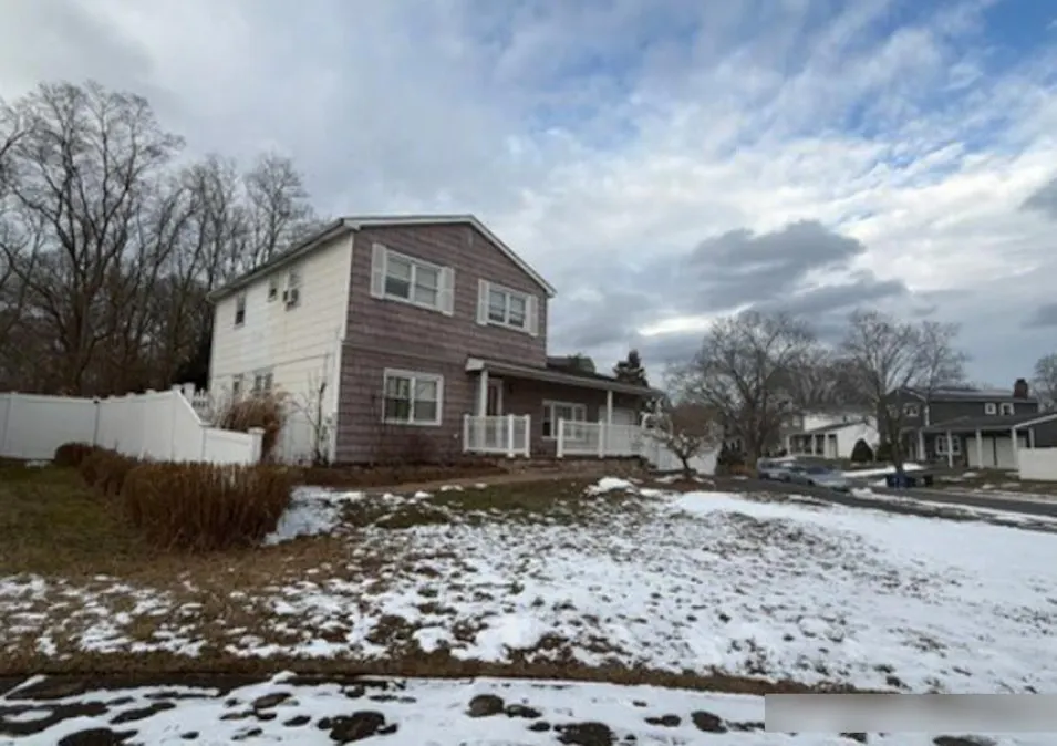 32 Sylvia Cir Holbrook, NY 11741, Suffolk County