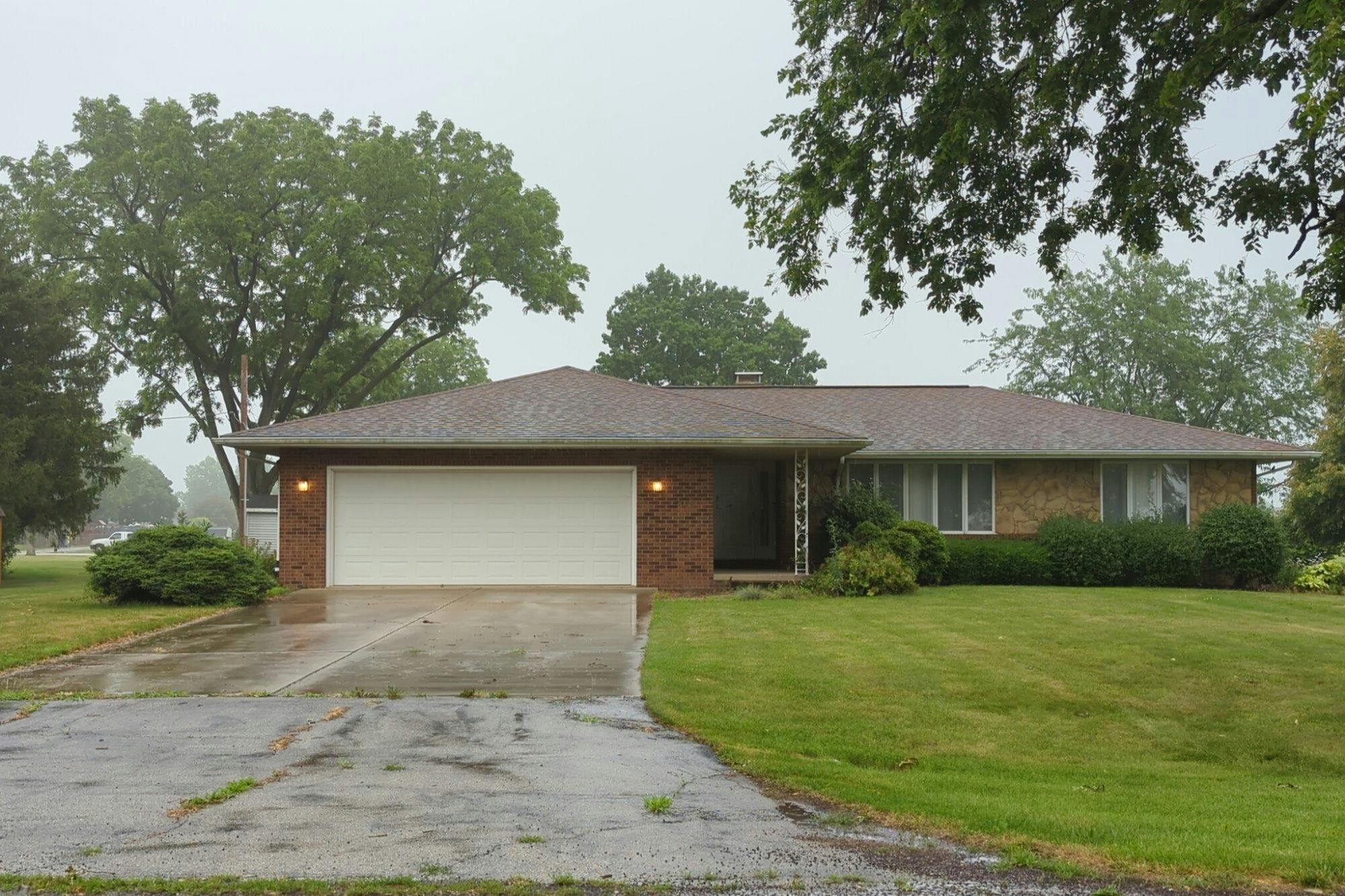 612 S Main Ave, Minier, IL, 61759, USA