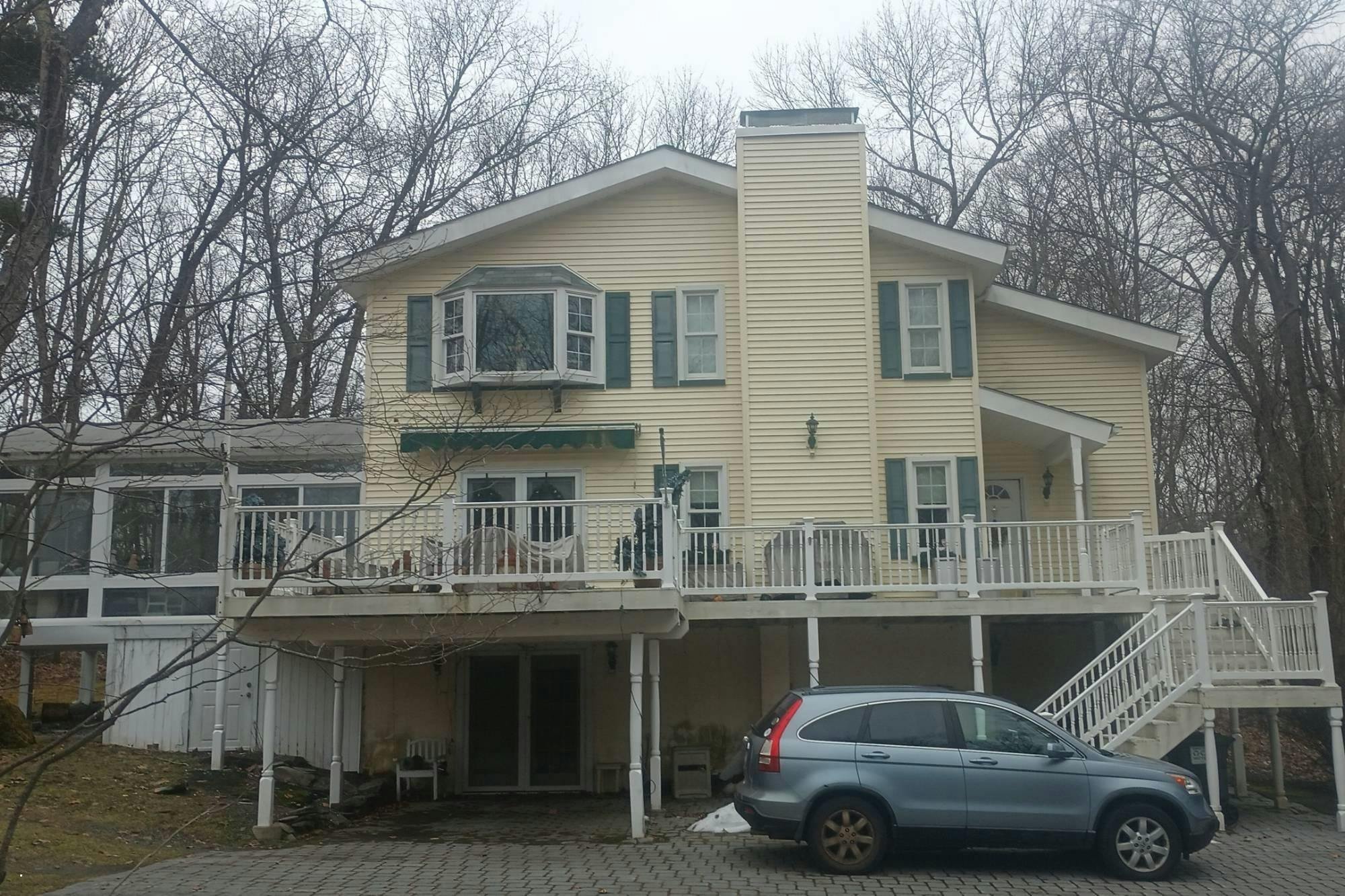 Ace Ln, East Stroudsburg, PA 18301