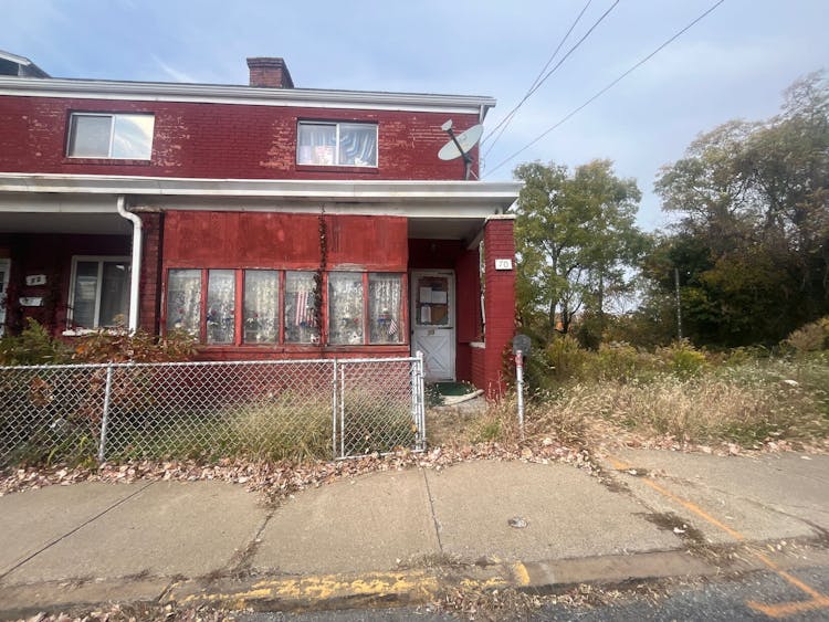 70 Harlem Ave McKees Rocks, PA 15136, Allegheny County