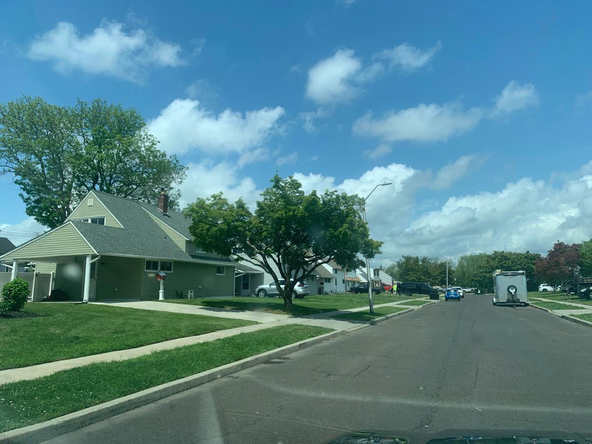 Nestingrock Ln, Levittown, PA 19054
