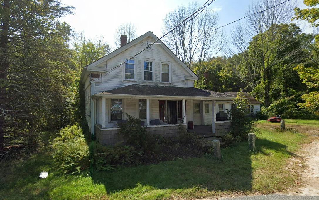 Newberry Ln, Hope Valley, RI 02832