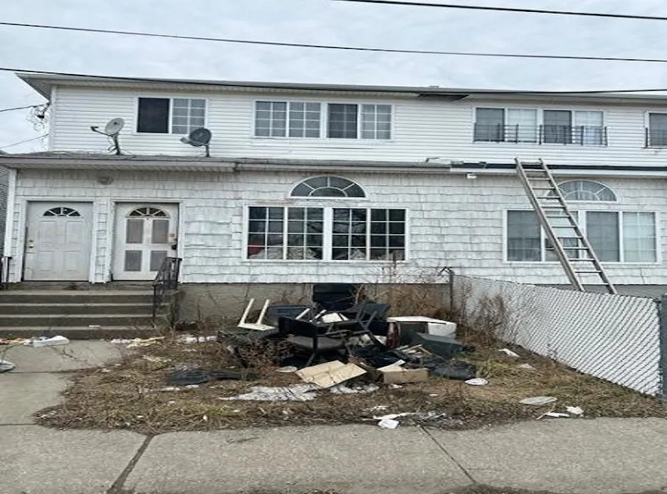 7254 Almeda Ave Arverne, NY 11692, Queens County