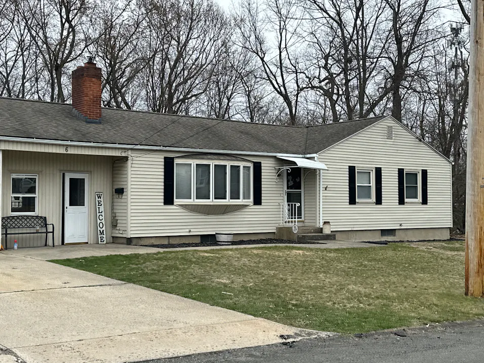 6 Pondview Dr Chicopee, MA 01020, Hampden County