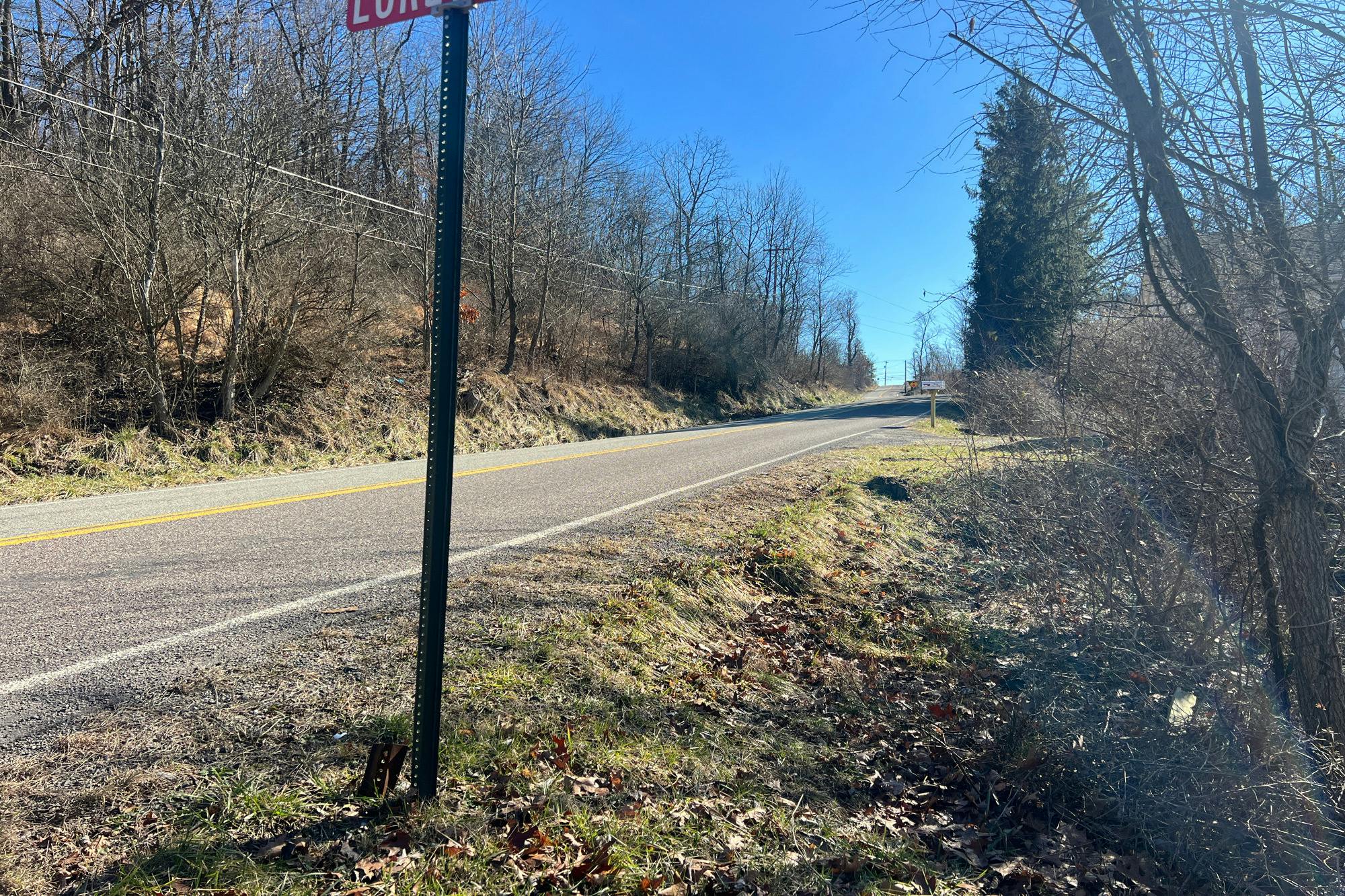 Loretta Ln, New Kensington, PA 15068