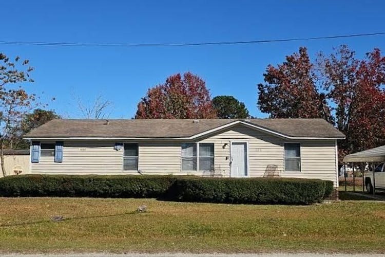 606 Davis St Lake City, SC 29560, Florence County