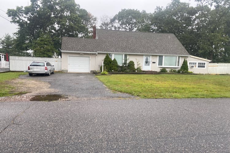 59 Beecher Ave East Isliip, NY 11730, Suffolk County