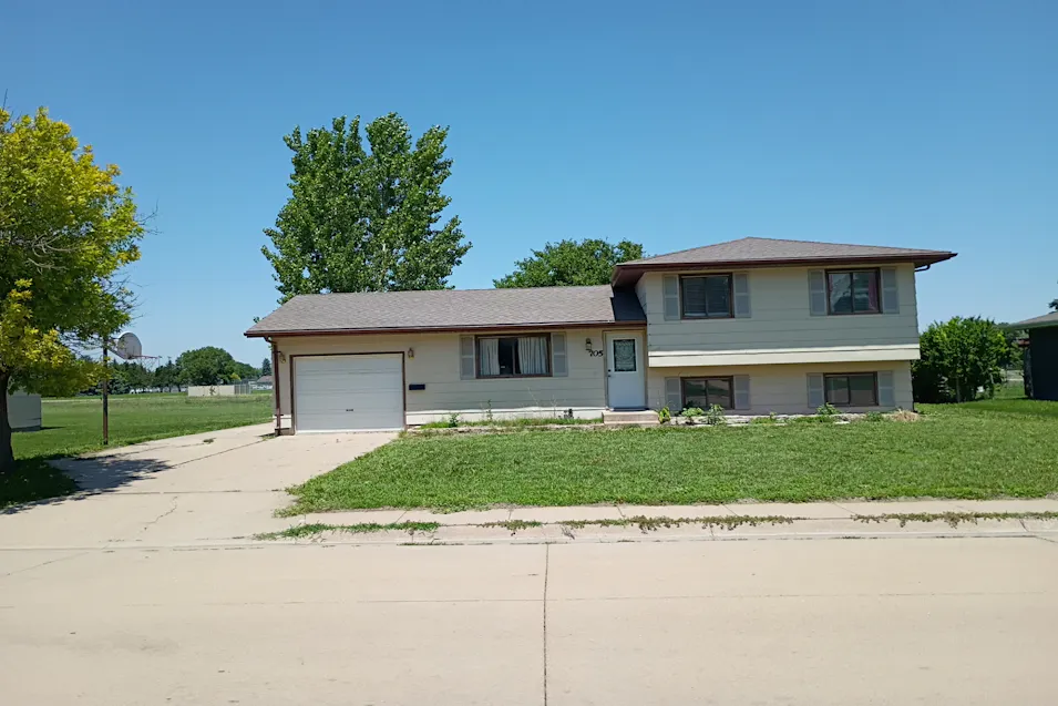 705 E 7th St Lexington, NE 68850, Dawson County