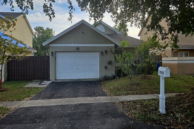 10000 SW 9th Ct Pembroke Pines, FL 33025, Broward County