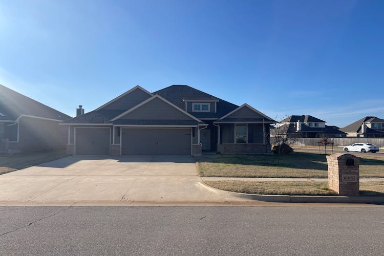 645 Red River Dr Yukon, OK 73099, Canadian County