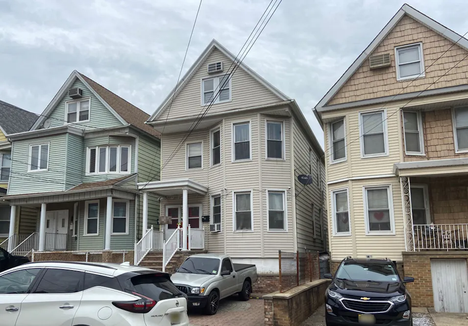 77 W 55th St Bayonne, NJ 07002, Hudson County