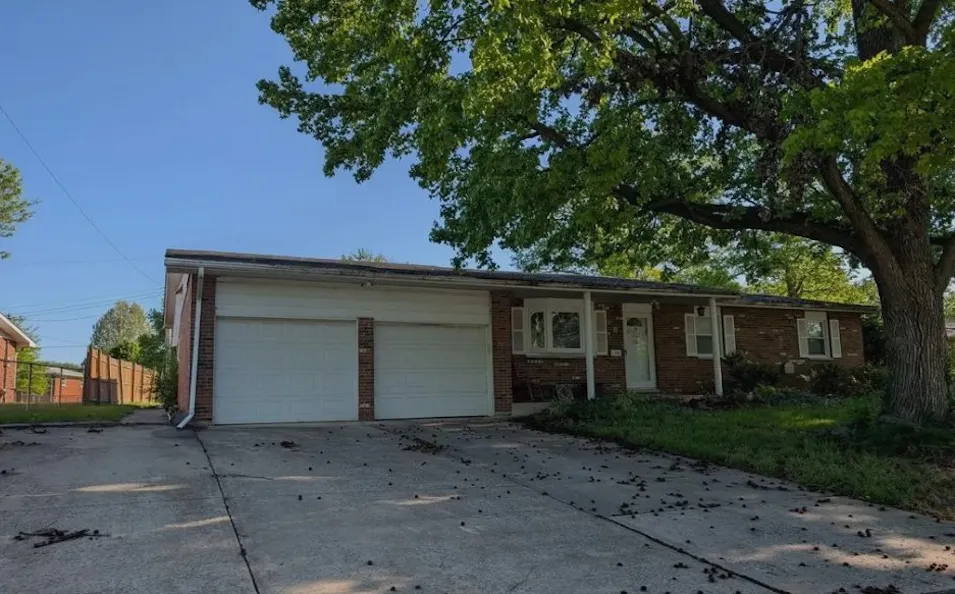 328 Venus Dr Godfrey, IL 62035, Jersey County