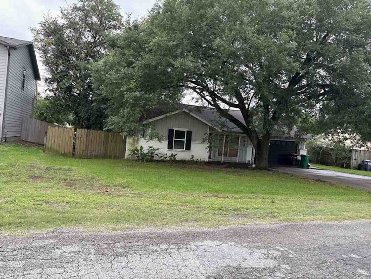 204 Honeysuckle Dr Baytown, TX 77520, Harris County