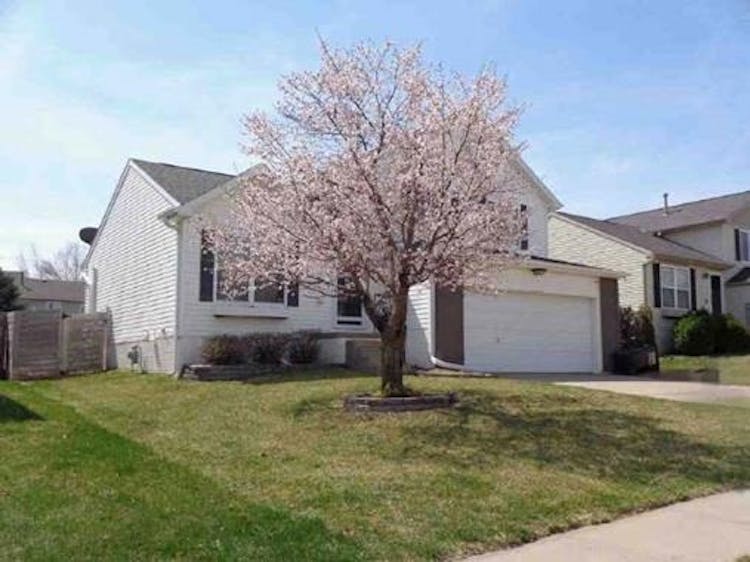 16111 Birch Ave Omaha, NE 68136, Sarpy County