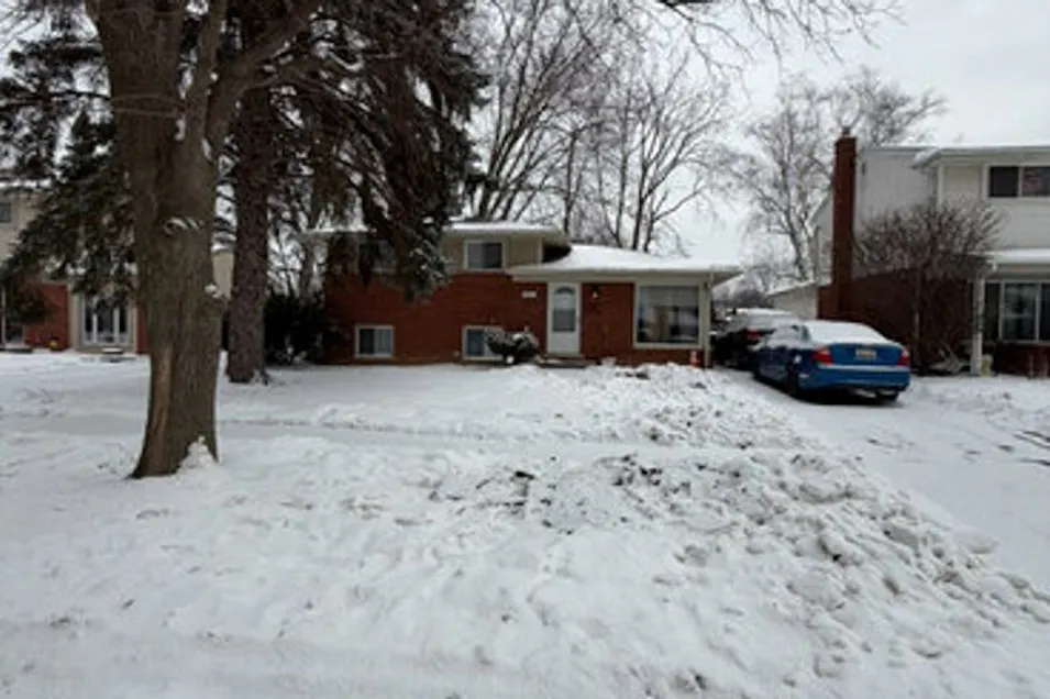 9807 Katherine St Taylor, MI 48180, Wayne County