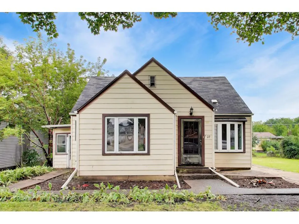 27 N Pioneer Rd Waukegan, IL 60085, Lake County