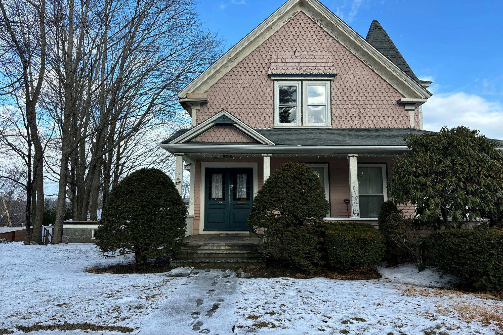 Hollis Ave, Braintree, MA 02184