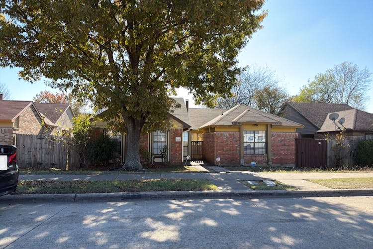 415 Weaver St Cedar Hill, TX 75104-2856, Dallas County