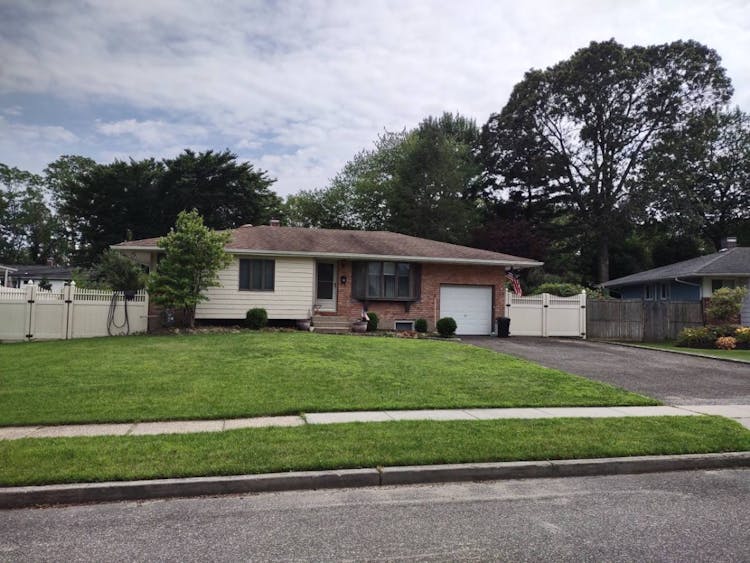 12 Donna Lane Commack, NY 11725, Suffolk County