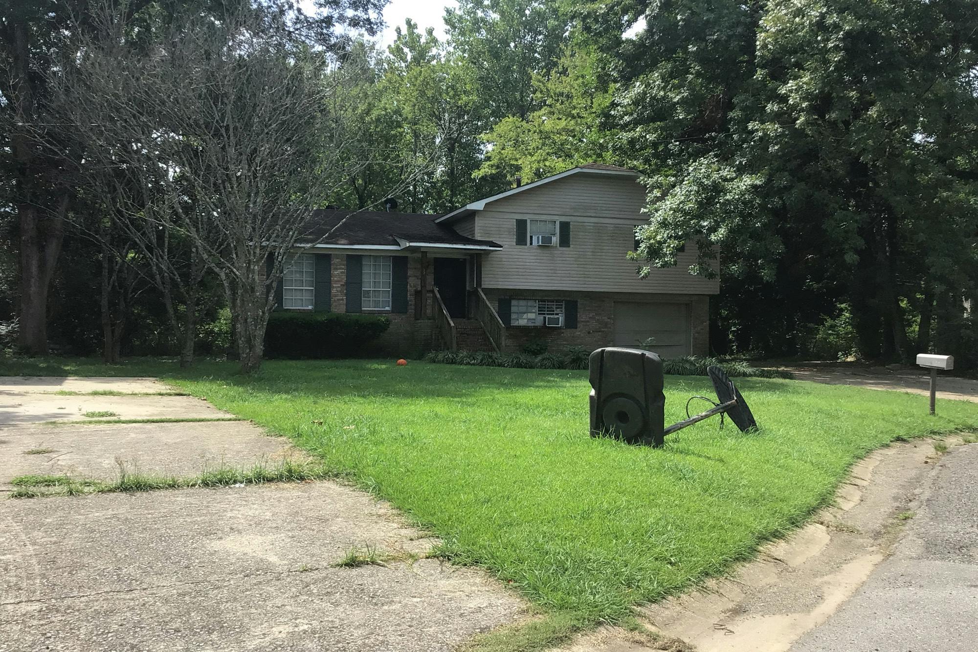 June Ave, Bessemer, AL 35023