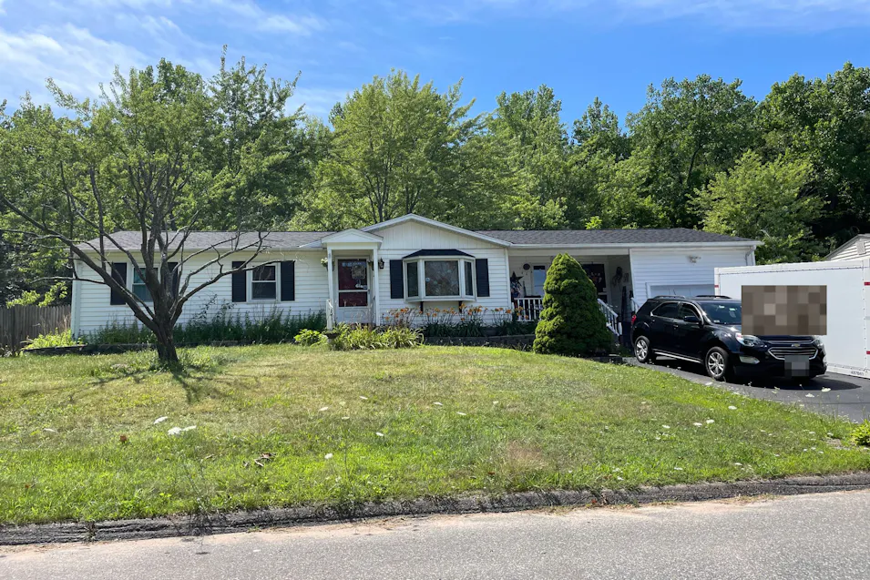 142 Treetop Avenue Springfield, MA 01118, Hampden County