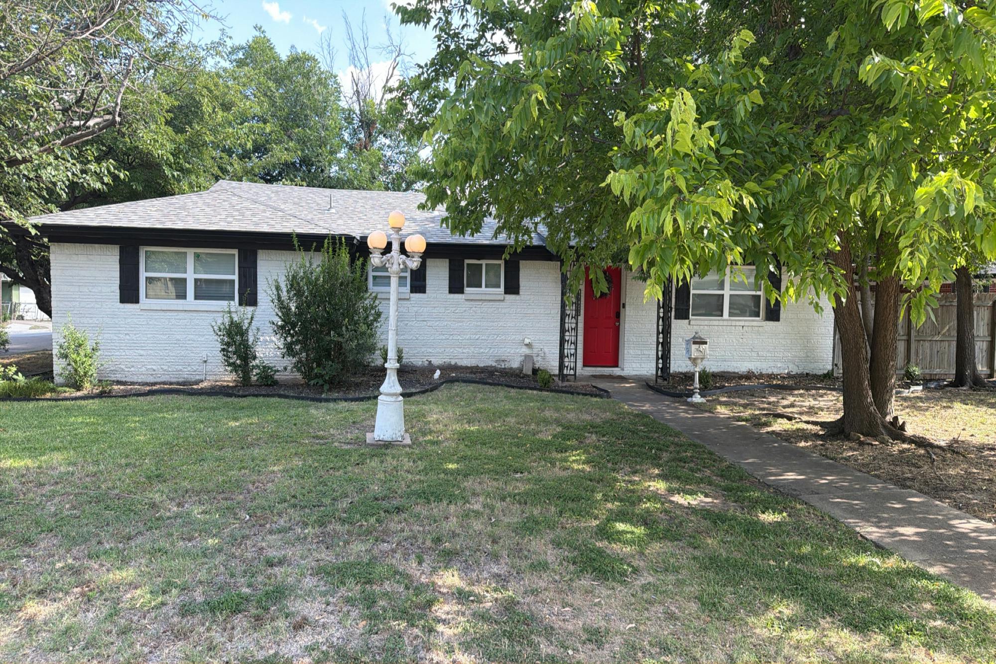 Ira St, Haltom City, TX 76117