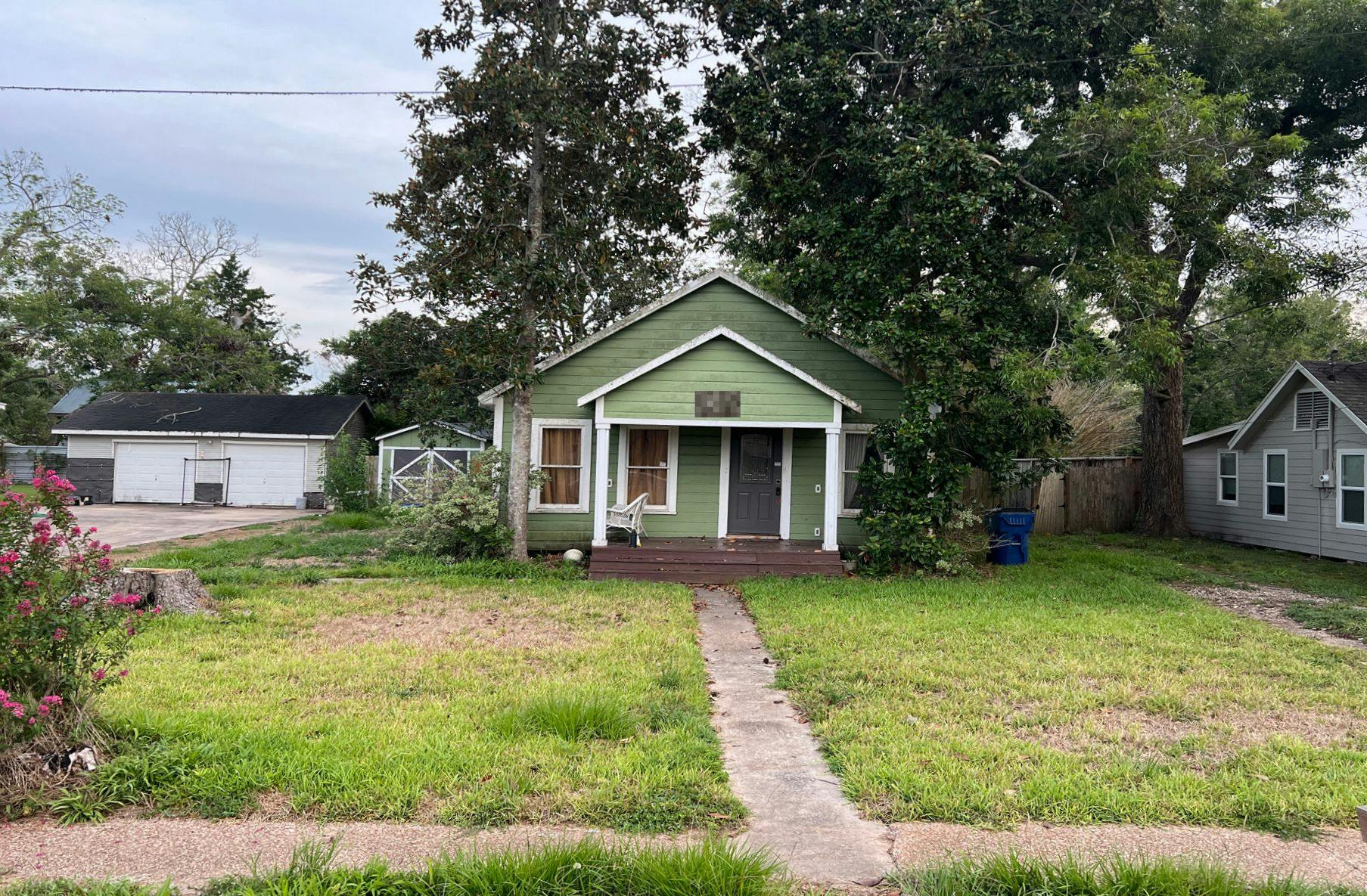 513 E Bernard St, West Columbia, TX, 77486, USA