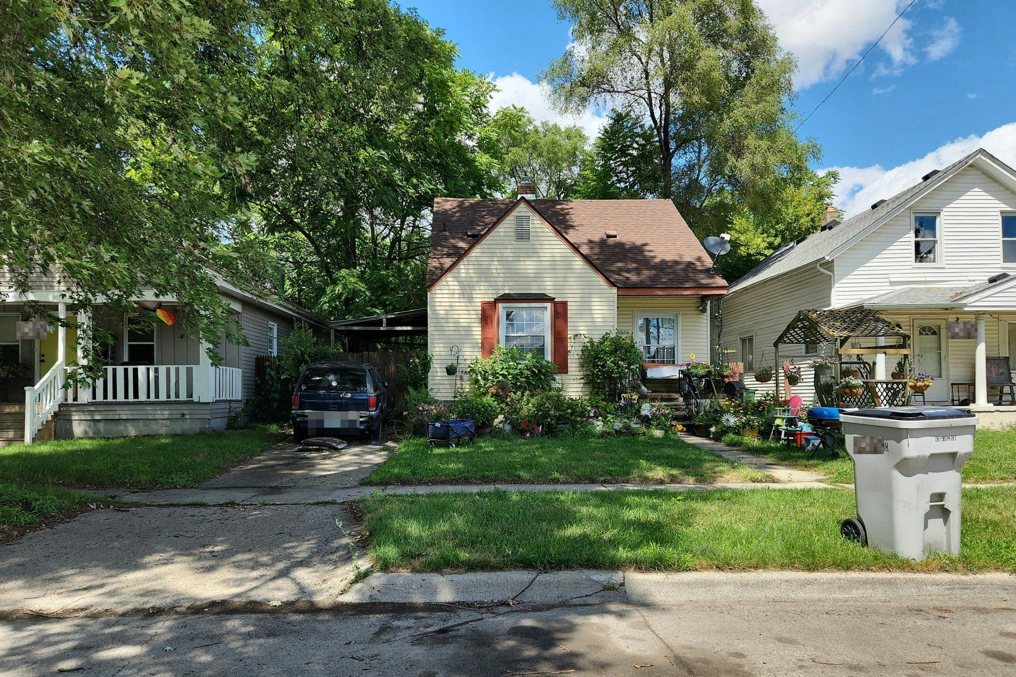 Muir Ave, Hazel Park, MI 48030