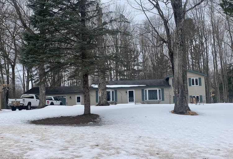 4560 W Otsego Lake Dr, Gaylord, MI, 49735, USA