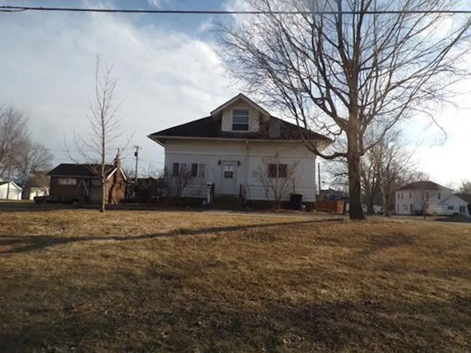 504 W 3rd St Vinton, IA 52349, Benton County