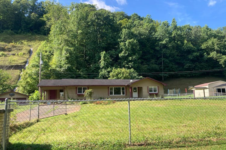 283 Upper Blackberry Rd Ransom, KY 41558, Pike County