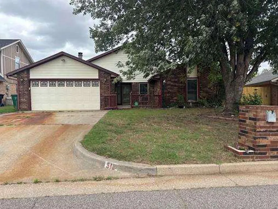 512 Tumbleweed Dr Yukon, OK 73099, Canadian County