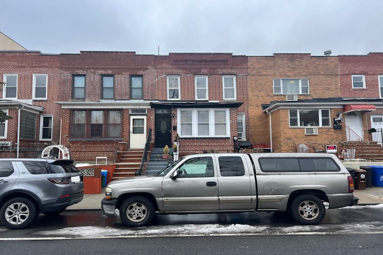 2374 36th St Astoria, NY 11105, Queens County